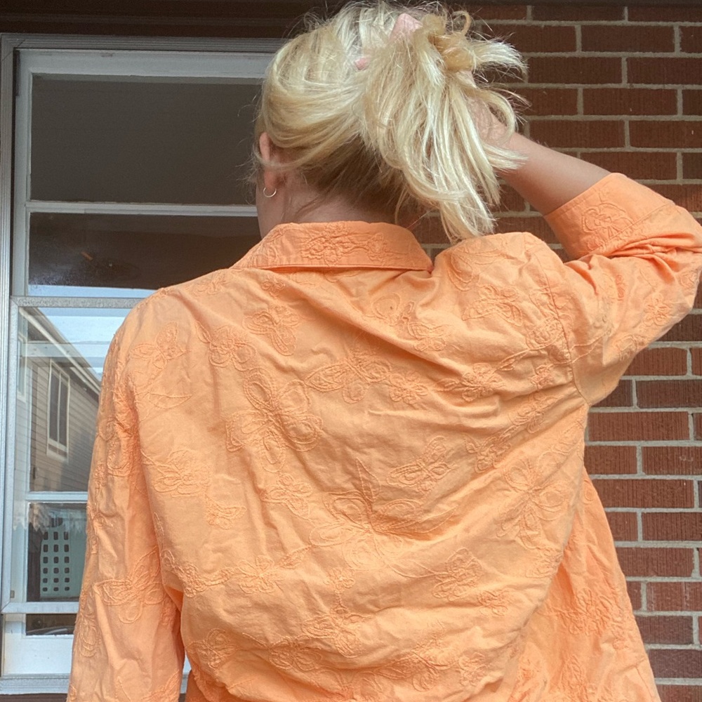 Small orange floral brekenridge button blouse